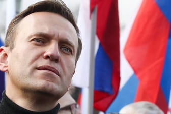 Alexei Navalny ist ein russischer Oppositionsführer. Auf ihn wurden schon öfter Anschläge verübt.