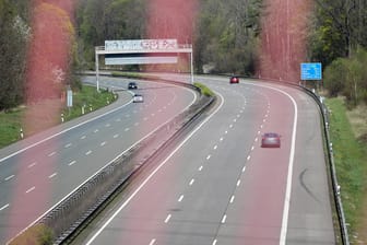 Blick auf die A4 bei Erfurt: Ein Jugendlicher hat einen schweren Autounfall verursacht.