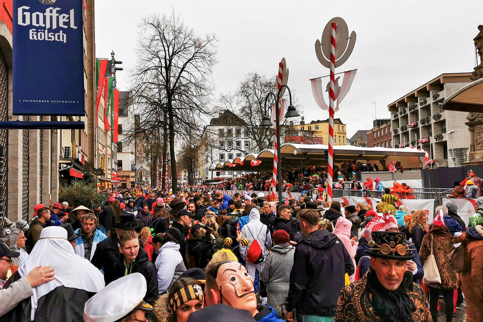 Karnevalsumzug (Symbolbild): Auch Ministerpräsident Stephan Weil (SPD) glaubt nicht an den Karneval in der Corona-Krise.