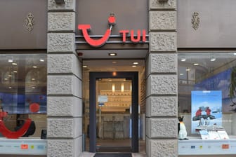 Tui-Filiale in Frankfurt am Main (Symbolbild): Der Konzern verhandelt mit dem Betriebsrat über Reisebüro-Schließungen.