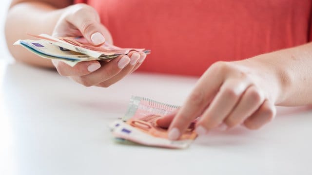 Mit vermögenswirksamen Leistungen können Arbeitnehmer nebenbei ein kleines Finanzpolster aufbauen. Mit vermögenswirksamen Leistungen können Arbeitnehmer nebenbei ein kleines Finanzpolster aufbauen.