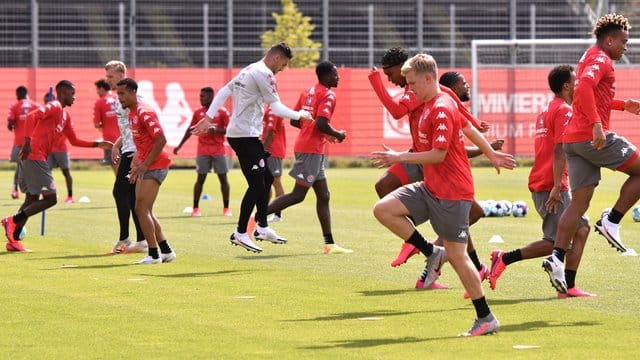 Beim FSV Mainz 05 erkrankte ein Spieler an Covid-19.