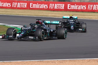Gewohntes Bild: Lewis Hamilton (vorn) und Valtteri Bottas gemeinsam an der Spitze.