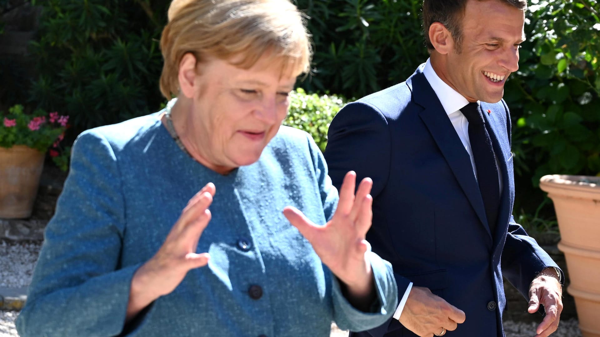 Angela Merkel und Emmanuel Macron: Die Bundeskanzlerin besuchte ihn in seinem Urlaub.