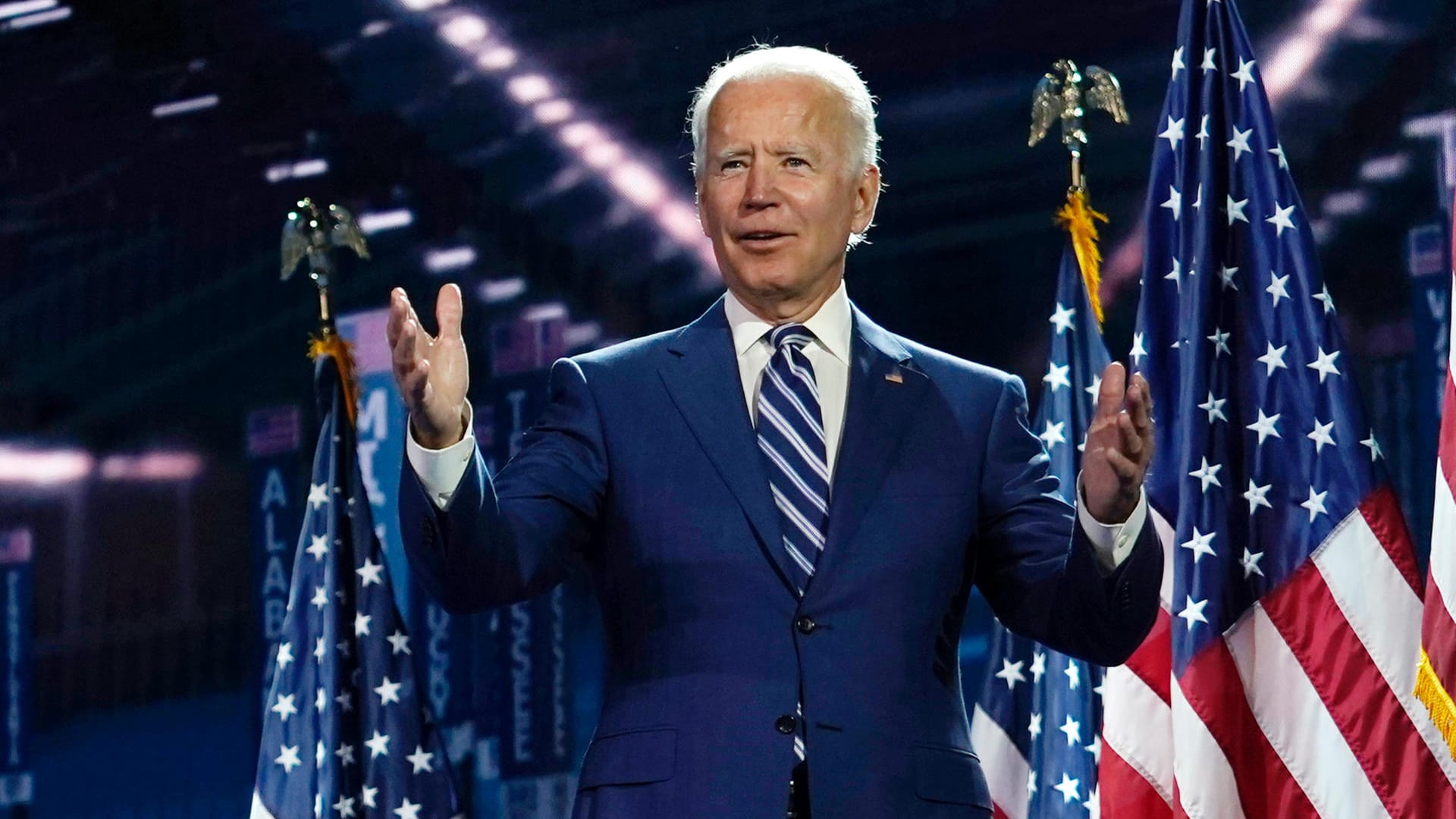 Joe Biden will Donald Trump aus dem Weißen Haus – ja was: drängen? geleiten? bitten?