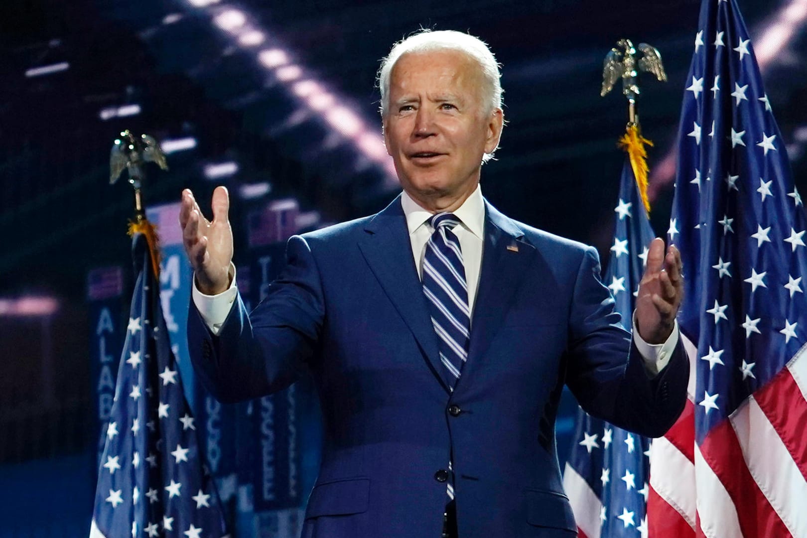 Joe Biden will Donald Trump aus dem Weißen Haus – ja was: drängen? geleiten? bitten?