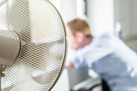 In manchen Homeoffices sind heiße Tage nur mit Ventilator zu ertragen.