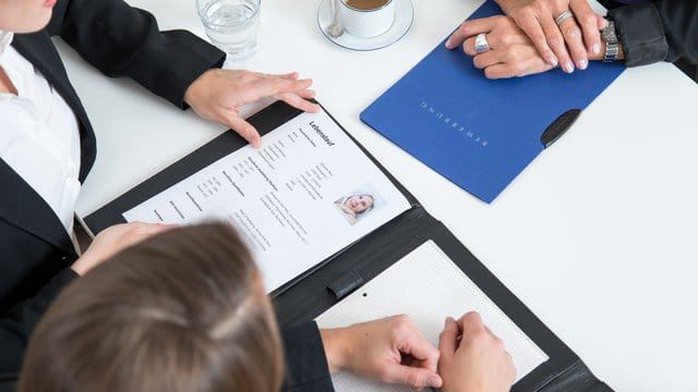 Branchenwechsler sollten in ihrer Bewerbung erklären, was sie an dem neuen Einsatzfeld reizt - nicht, was sie im alten Job gestört hat.