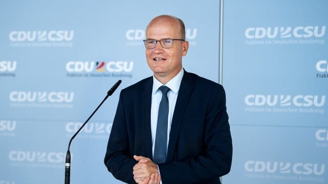Unionsfraktionschef Ralph Brinkhaus würde gerne früher einen CDU-Vorsitzenden küren. Unionsfraktionschef Ralph Brinkhaus würde gerne früher einen CDU-Vorsitzenden küren.