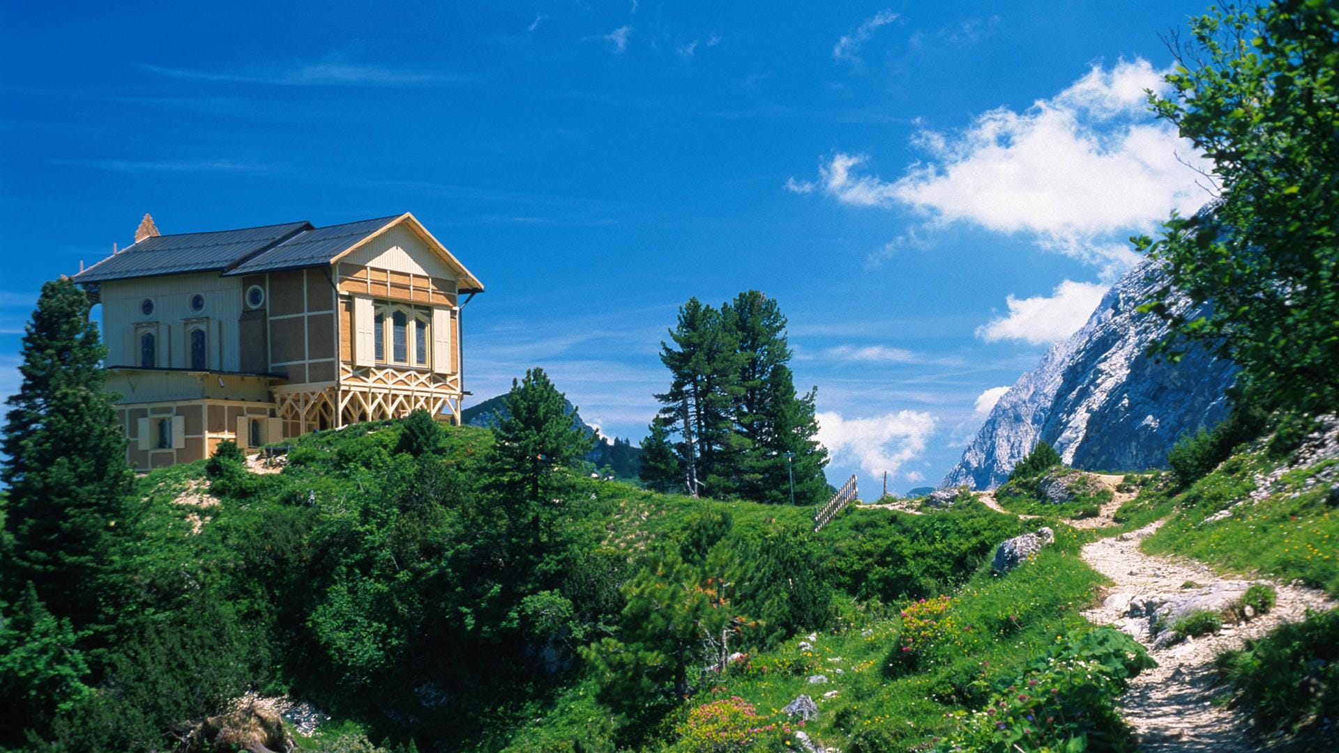 Das Jagdschloss von Ludwig II. am Schachen: Ludwig und seine Diener trugen hier türkische Tracht, rauchten Wasserpfeife und schlürften Mokka.