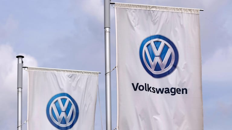 VW-Logo (Symbolbild): Bei dem Konzern wurden heimlich Gespräche mitgeschnitten.