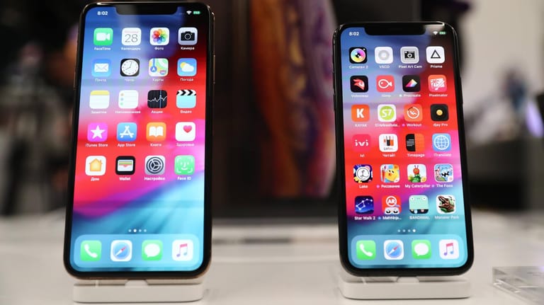 Ein iPhone Xs und ein iPhone Xs Max: Solche Geräte mit installiertem "Fortnite" werden auf Ebay aktuell für mehrere Tausend Euro angeboten.