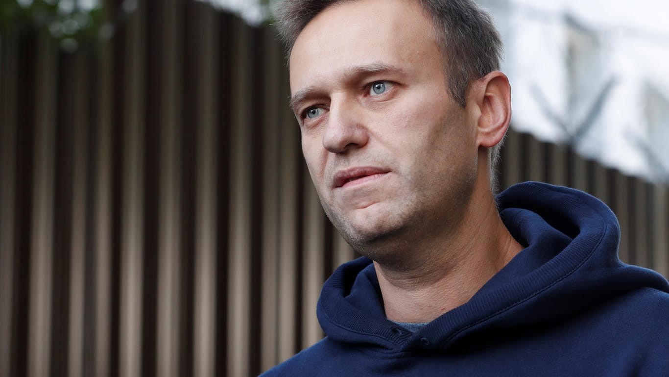 Alexej Nawalny: Auf seine Person gab es bereits mehrere Angriffe. Er wurde häufig festgenommen, saß oft wochenlang im Gefängnis.