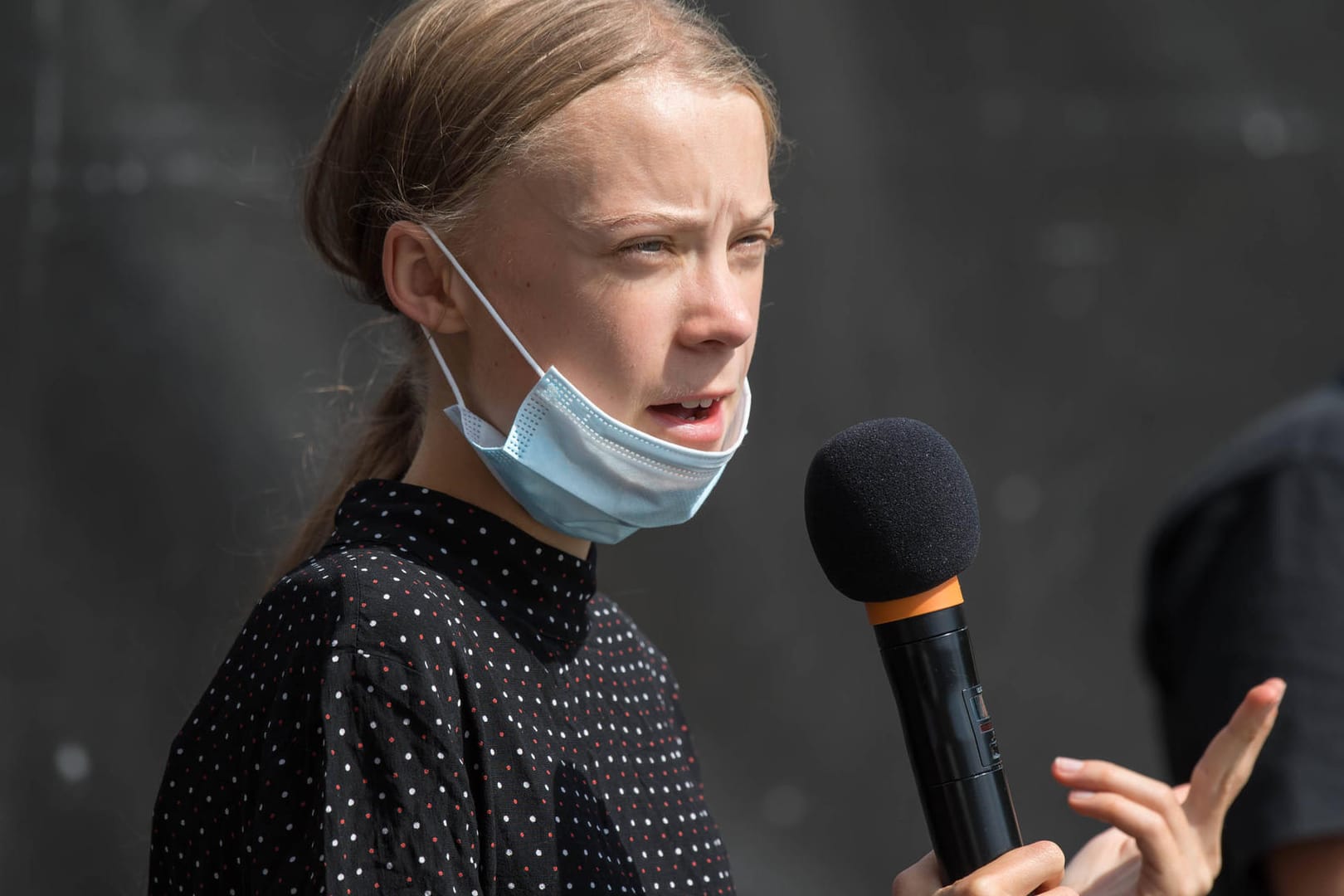 Greta Thunberg: Die 17-jährige Schwedin setzte sich nach einem Treffen mit der Kanzlerin vor das Brandenburger Tor.