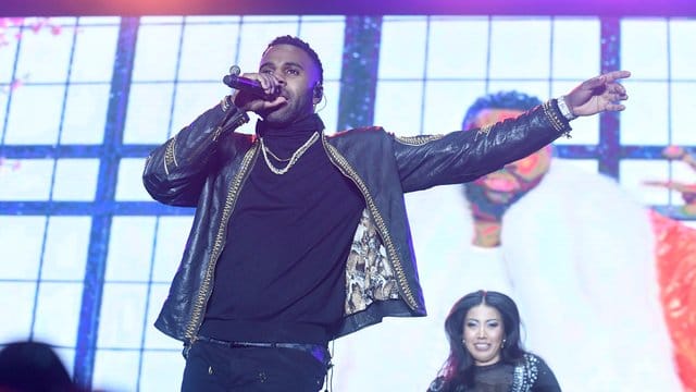 Der US-amerikanische Sänger und Songwriter Jason Derulo bleibt ganz oben. Der US-amerikanische Sänger und Songwriter Jason Derulo bleibt ganz oben.