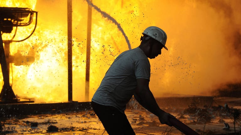 Brand am 19. August: In Noida, Indien, war es nur einen Tag zuvor in Umspannwerk des Dorfes Safipur zu einem Brand gekommen.