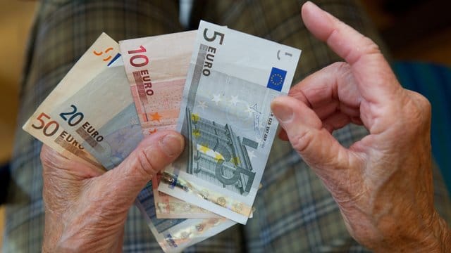 Viele Frührentner müssen lebenslange Renteabschläge in Kauf nehmen. Viele Frührentner müssen lebenslange Renteabschläge in Kauf nehmen.
