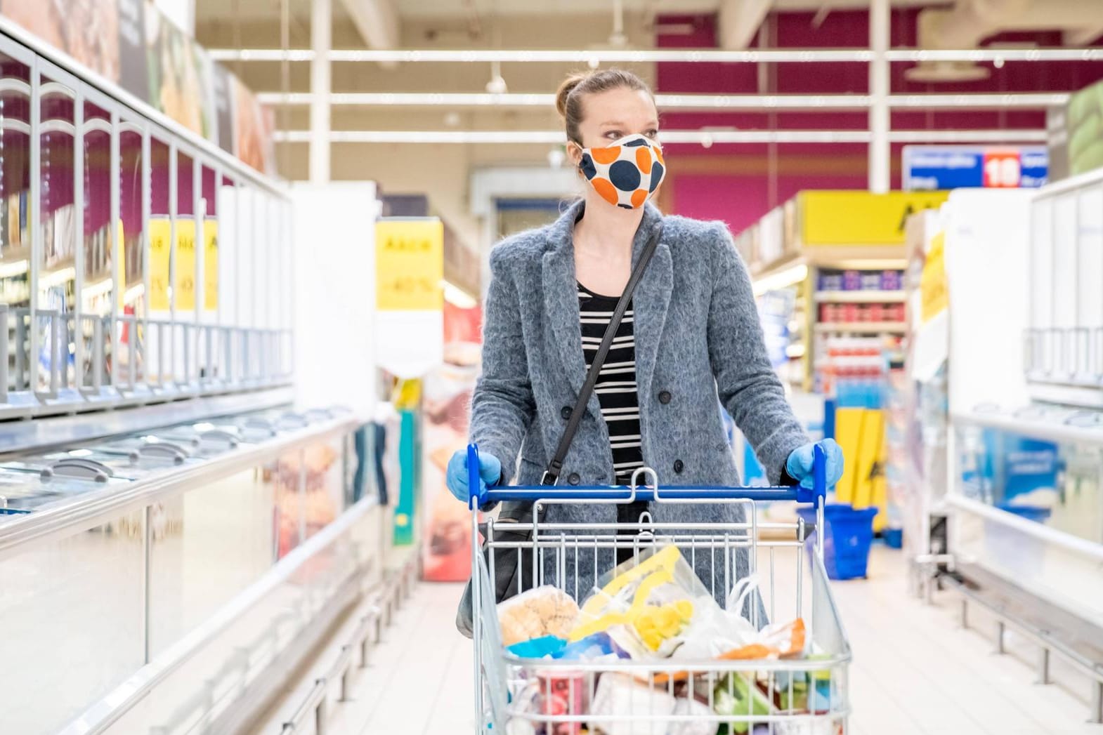 Einkaufen mit Maske: Unter bestimmten Voraussetzungen können Sie von der Maskenpflicht befreit werden.