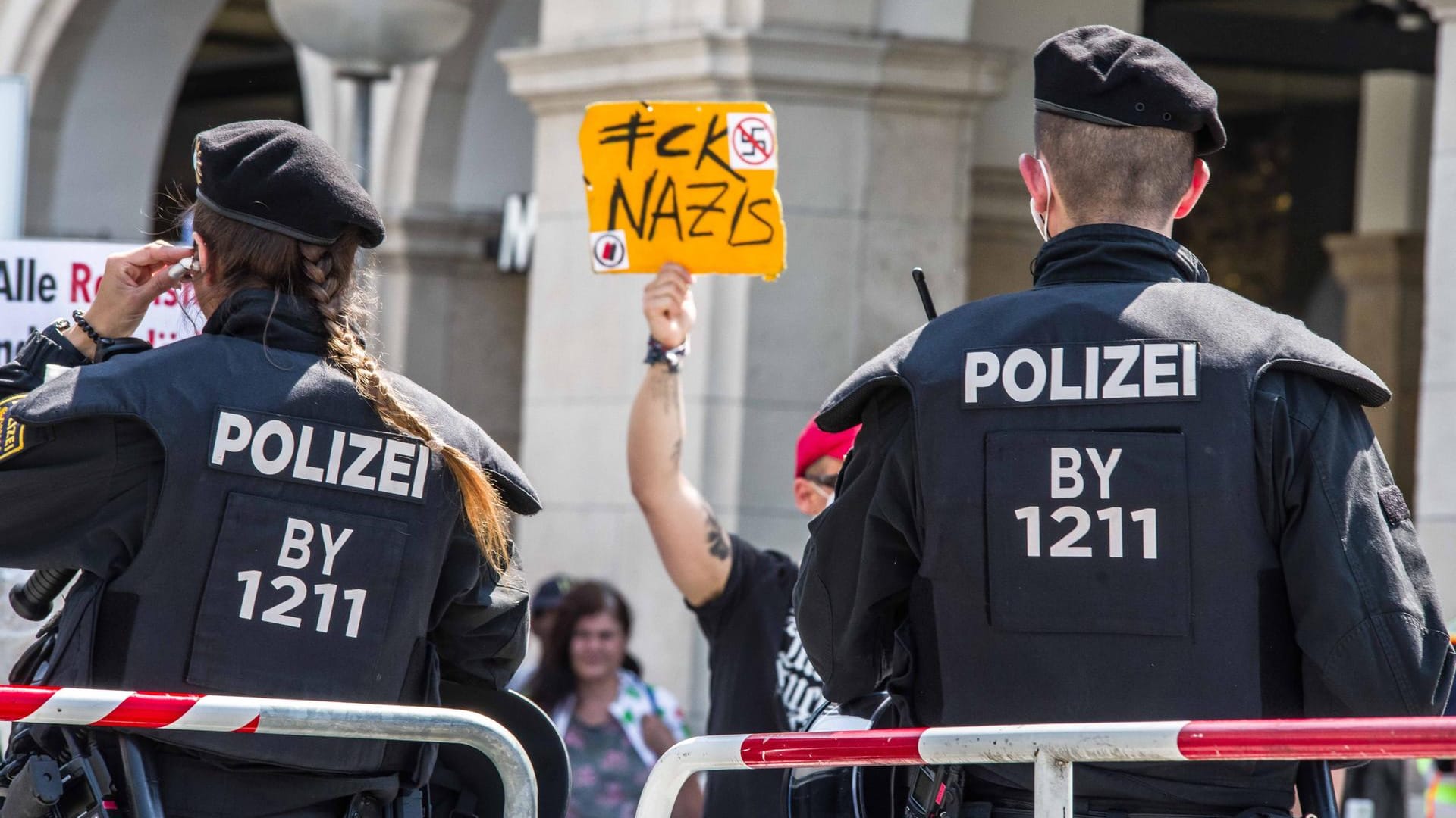 Bei der Polizei wurden Dutzende Fälle von Rechtsextremismus verzeichnet. Bei der Polizei wurden Dutzende Fälle von Rechtsextremismus verzeichnet.