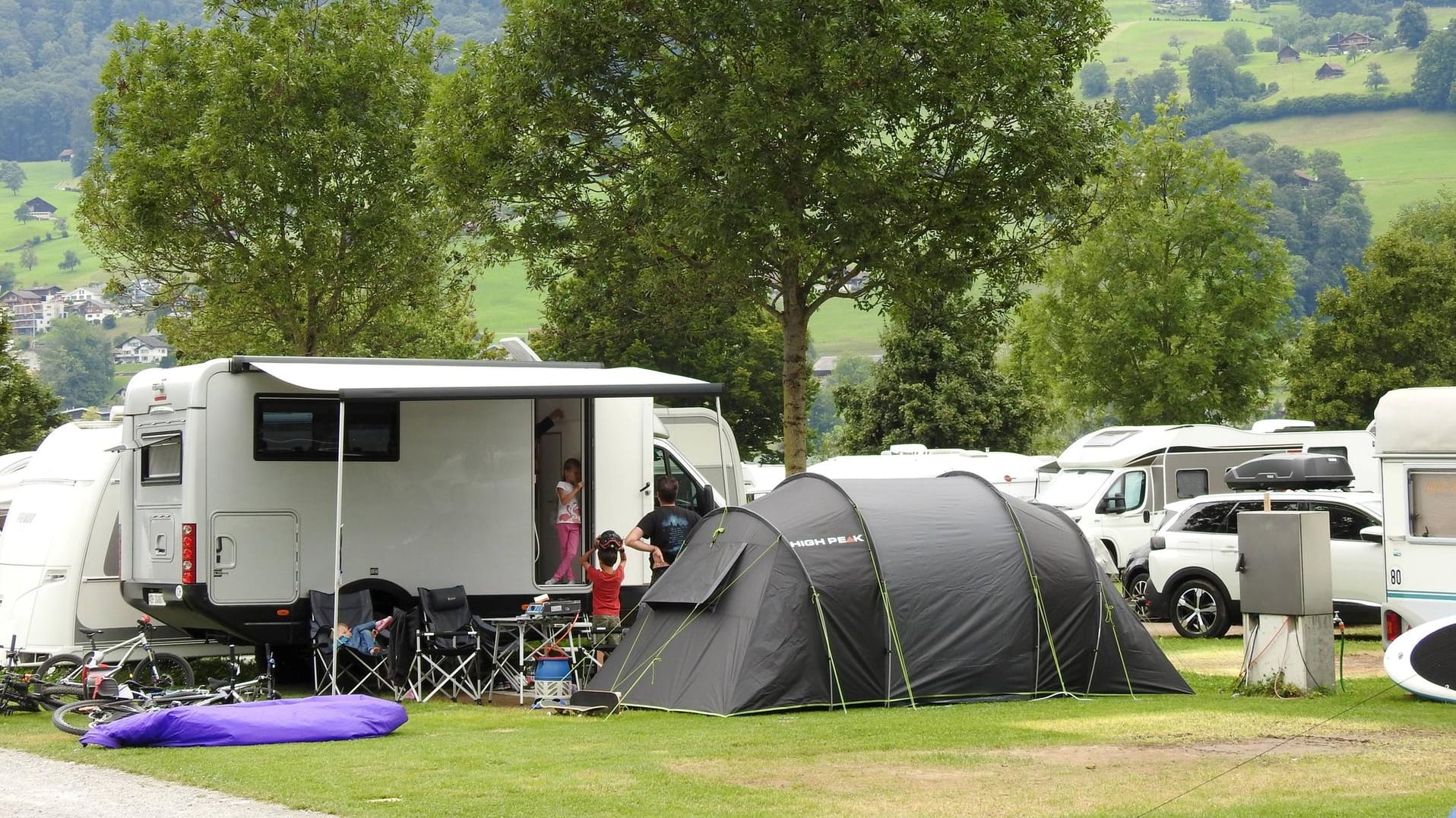 Ein junger Camper hat sich beim Austauschen einer Gaskartusche schwere Verbrennungen zugezogen. Ein junger Camper hat sich beim Austauschen einer Gaskartusche schwere Verbrennungen zugezogen.