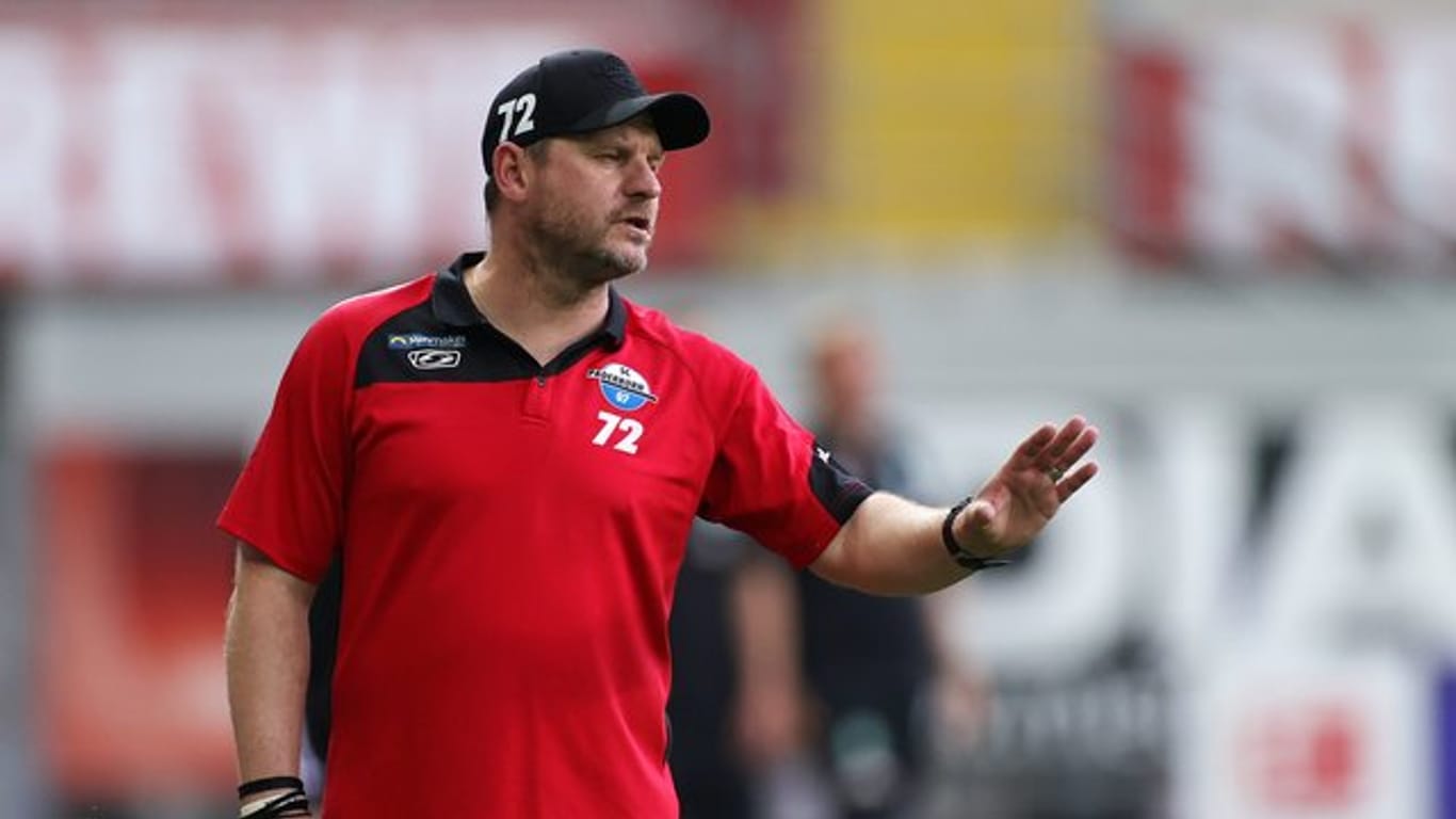 Paderborns Trainer Steffen Baumgart zählt sein Team nicht zu den Favoriten in der 2.