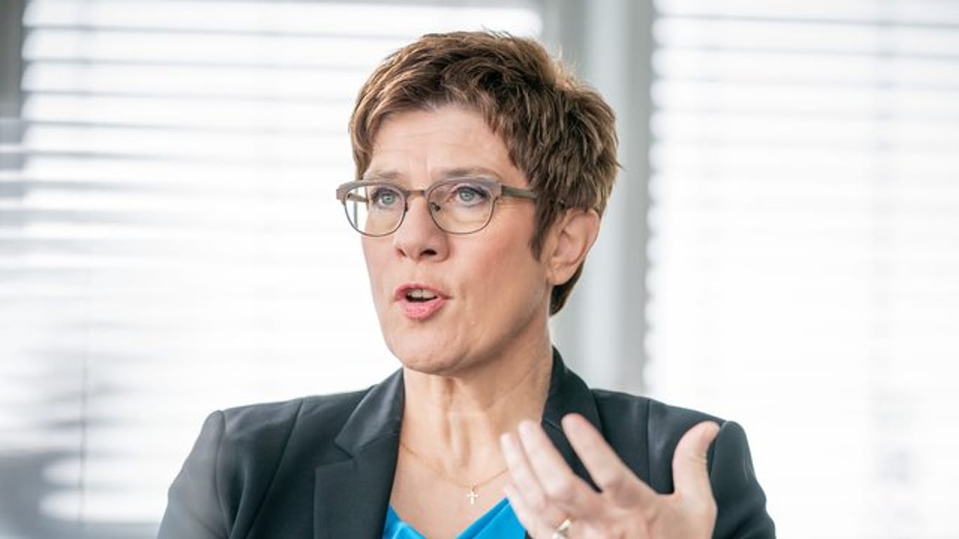 Die CDU-Bundesvorsitzende Annegret Kramp-Karrenbauer bei einem dpa-Interview.