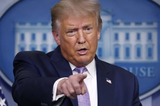 Trump hatte auf Twitter behauptet, bei der FDA erschwerten ihm feindlich gesinnte Beamte die Entwicklung von Corona-Medikamenten und Impfstoffen, damit es vor der Wahl am 3.