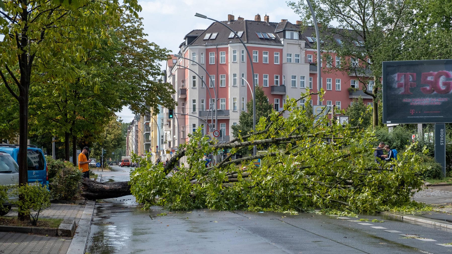 Teile Deutschlands erwarten ab Mittwoch Stürme und kräftige Winde.