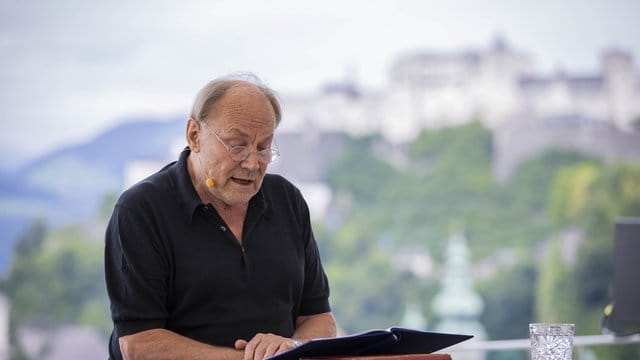 Klaus Maria Brandauer liest in Salzburg.