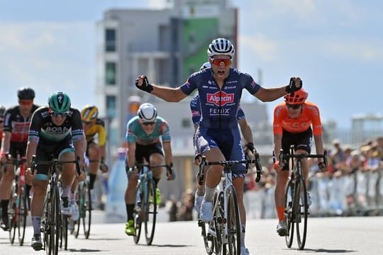 Marcel Meisen gewinnt das Rennen vor Pascal Ackermann (3.