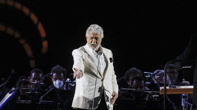 Plácido Domingo, Opernsänger aus Spanien, im italienischen Caserta wieder auf der der Bühne.