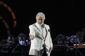 Plácido Domingo, Opernsänger aus Spanien, im italienischen Caserta wieder auf der der Bühne.