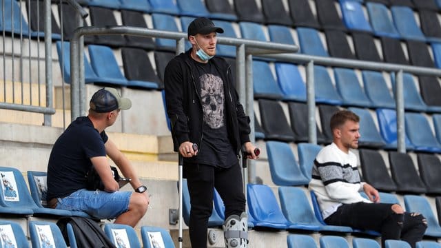Der verletzte Andreas Voglsammer (M) fährt nicht ins Trainingslager und setzt seine Reha in Bielefeld fort.