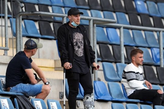 Der verletzte Andreas Voglsammer (M) fährt nicht ins Trainingslager und setzt seine Reha in Bielefeld fort.