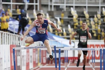Karsten Warholm (l) hat seinen Europarekord über 400 Meter Hürden verbessert.
