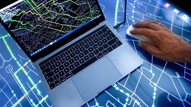 Die Simulation eines Streckenplans der Firma Graphmasters für eine Fahrempfehlung "collaborative routing" zur Stauumgehung in Berlin. Die Simulation eines Streckenplans der Firma Graphmasters für eine Fahrempfehlung "collaborative routing" zur Stauumgehung in Berlin.