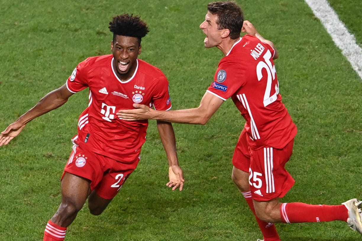 Kingsley Coman (l.) feiert mit Thomas Müller: Der Kopfballtreffer des Franzosen hat die Champions League entschieden.