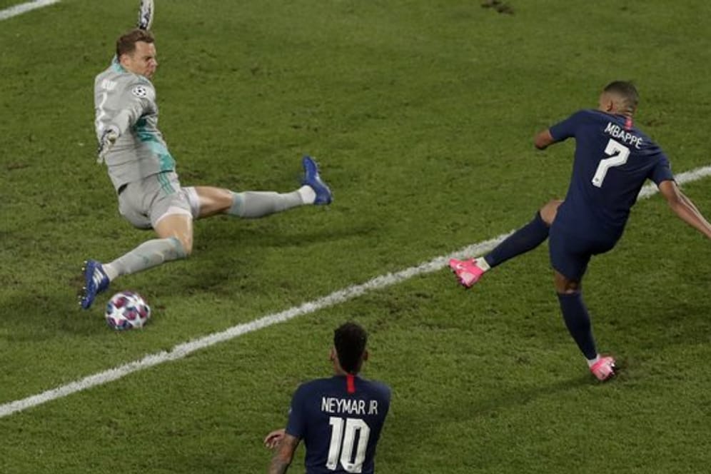 Seine Reflexe machten die Torchancen der Pariser zunichte: Torwart Manuel Neuer in Aktion.