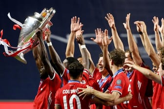 Die Presse feiert die Bayern nach dem Pokal-Triumph: "Niemand hat es jemals geschafft, alle Champions-League-Spiele zu gewinnen, vom ersten in der Gruppe bis zum letzten."
