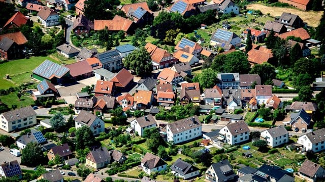 Arbeiten Menschen im Homeoffice, könnte das Umland von Großstädten als Wohnort attraktiver werden.