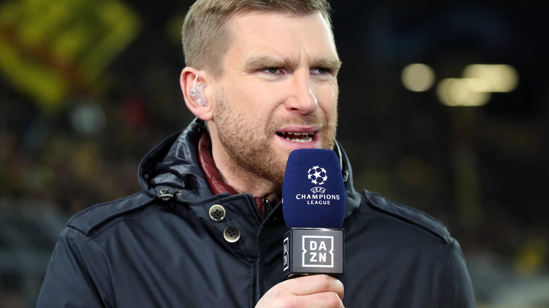 Per Mertesacker: Der Ex-Nationalspieler beendet seine Tätigkeit bei DAZN. Per Mertesacker: Der Ex-Nationalspieler beendet seine Tätigkeit bei DAZN.