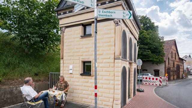 In jahrelanger Arbeit haben Achim Schollenberger und Simone Stiefel das ehemalige Trafohäuschen aus dem frühen 20.