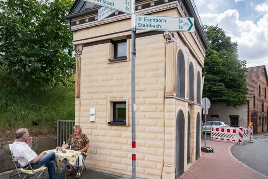 In jahrelanger Arbeit haben Achim Schollenberger und Simone Stiefel das ehemalige Trafohäuschen aus dem frühen 20.