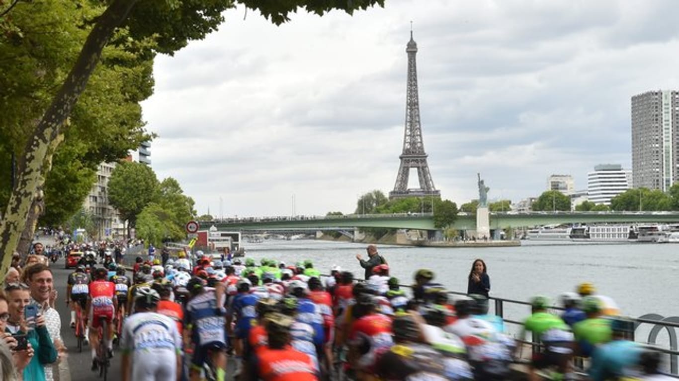Die letzte Etappe der Tour de France endet stets traditionall in Paris.