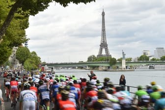 Die letzte Etappe der Tour de France endet stets traditionall in Paris.