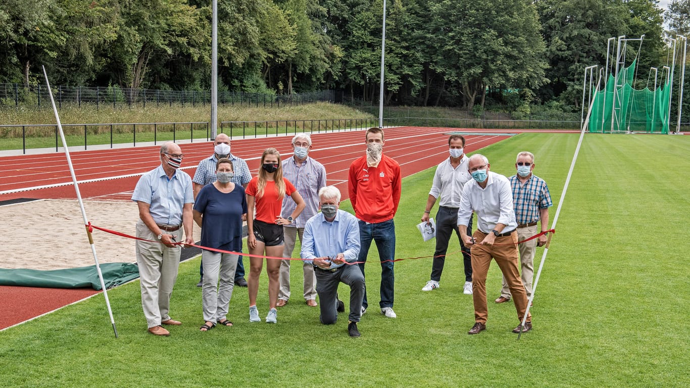 Offizielle Eröffnung des Leichtathletikstadions: Seit Beginn der Sommerferien wird die Anlage schon genutzt.