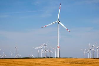 Ein Windpark in Nordrhein-Westfalen: Die Bundesregierung will mit Öko-Anleihen nachhaltige Projekte finanzieren.