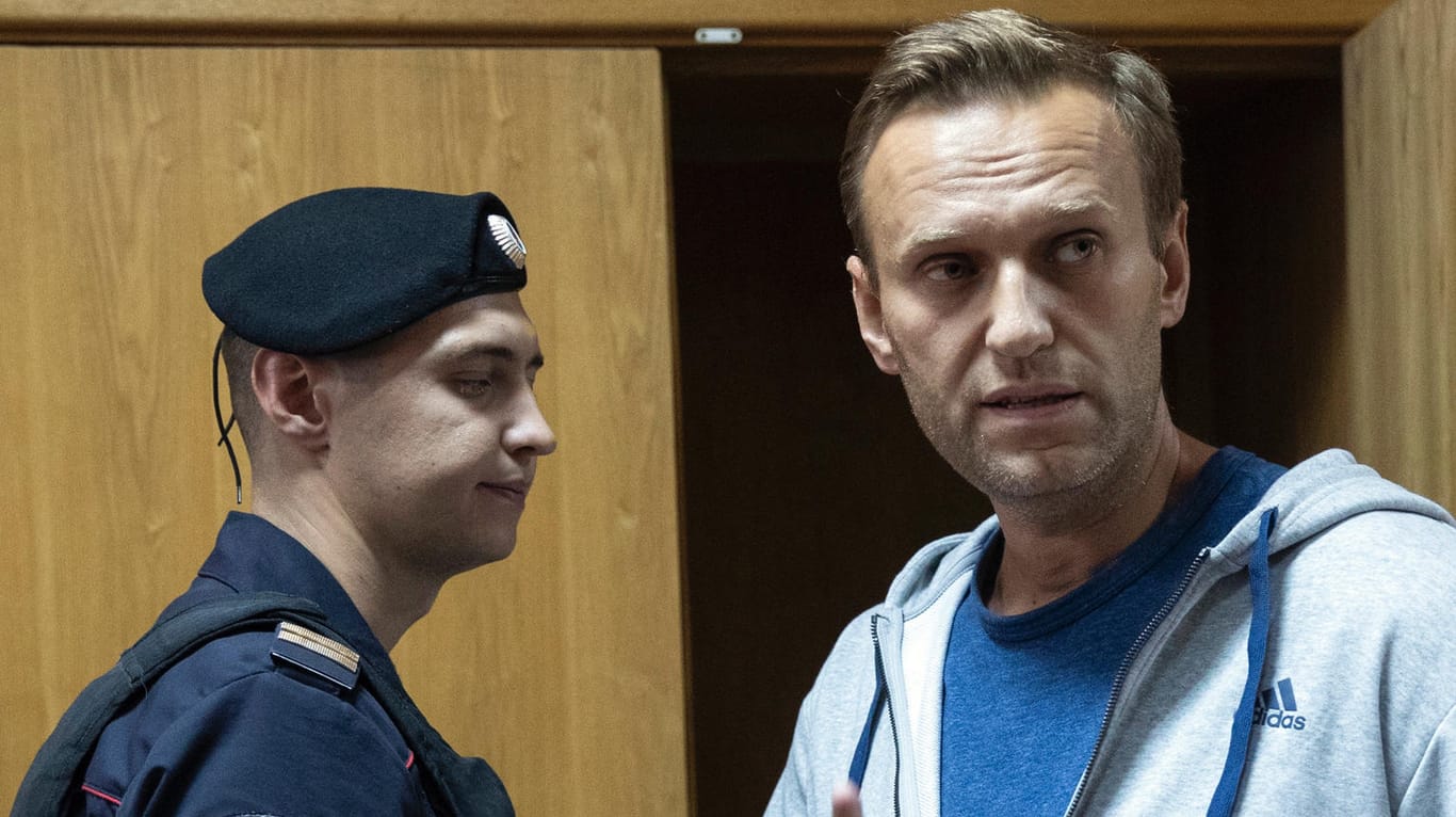 Oppositionsführer Alexej Nawalny vor Gericht in Moskau (Archivbild): Die Charité sieht Hinweise, dass Nawalny vergiftet wurde.
