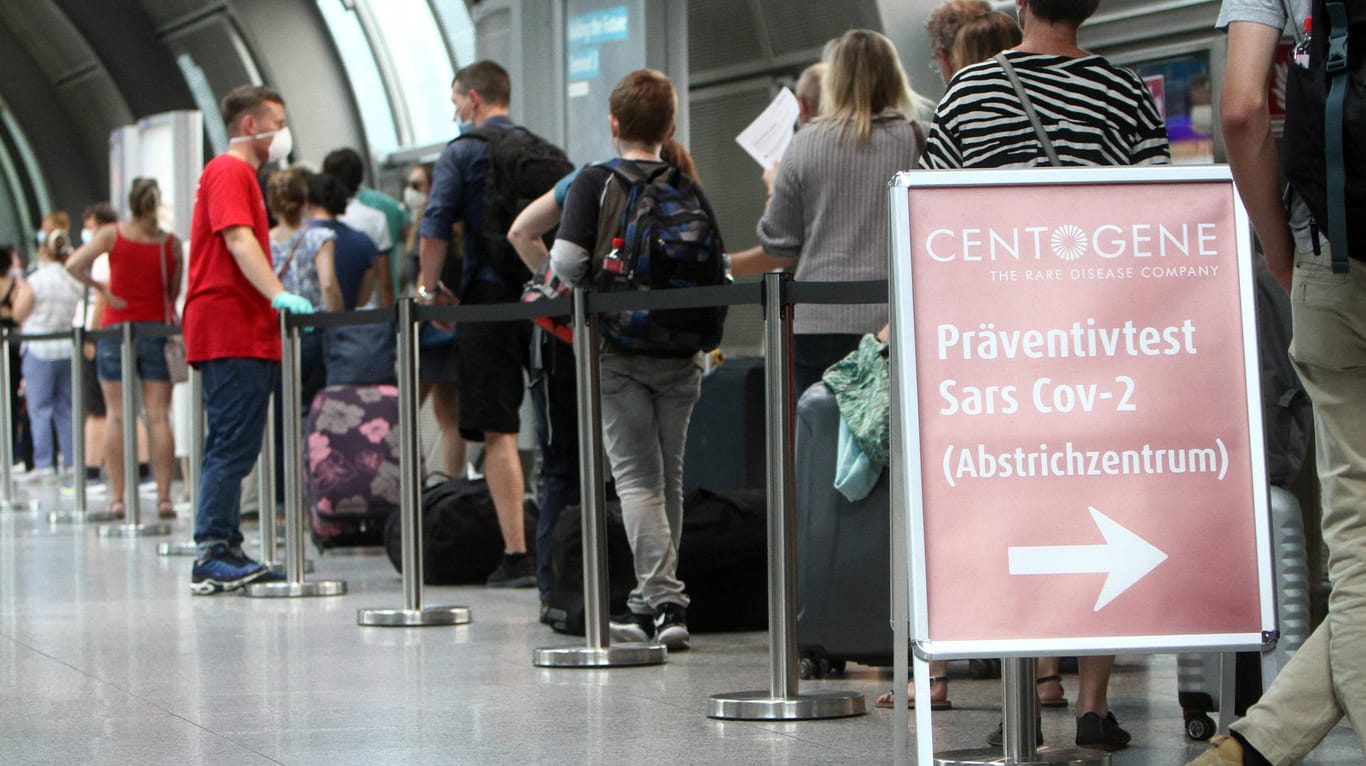 Rekord Ansturm von Reiserückkehrern: In Zukunft soll es Tests an Flughäfen nicht mehr geben.