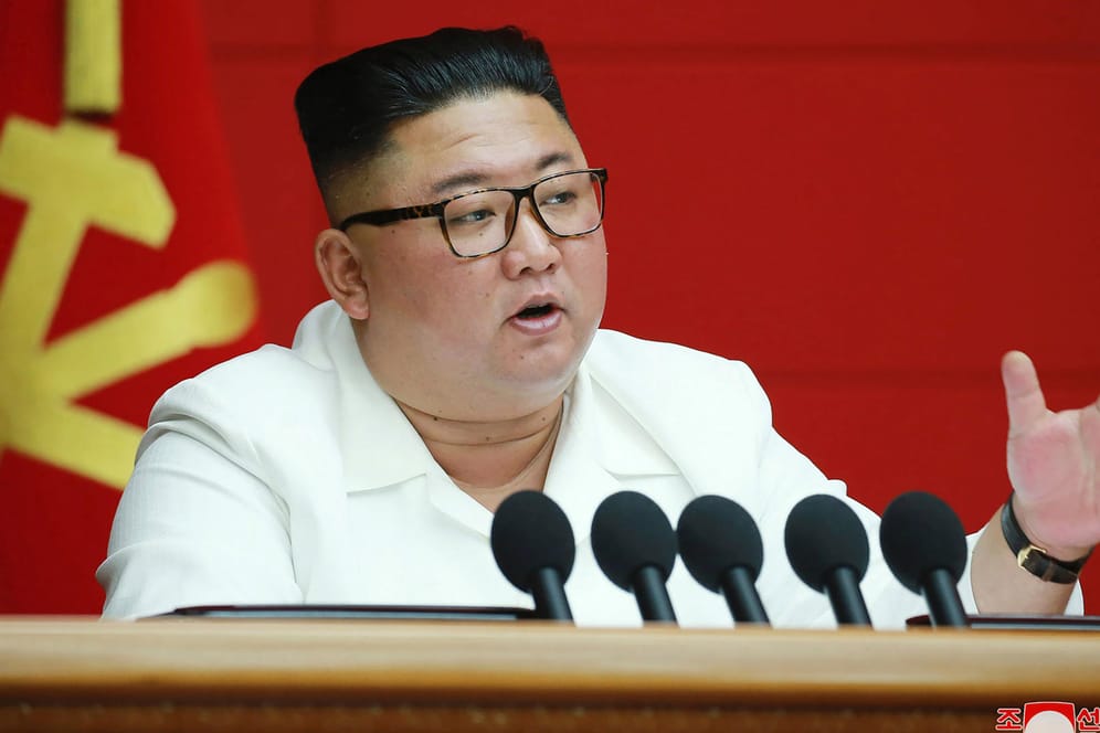Kim Jong-un: Bilder aus der vergangenen Woche zeigen den nordkoreanischen Machthaber, wie er den Vorsitz bei einer Tagung der Arbeiterpartei führt.
